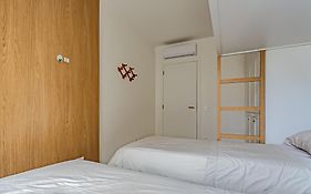Apartamento moderno e sofisticado em Jurerê 200m do mar JRR103
